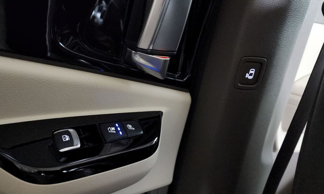 Kia Carnival 9-Seater Signature, 2023