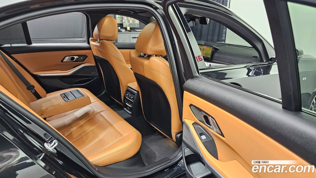 BMW 3-Series 320i M Sport, 2024
