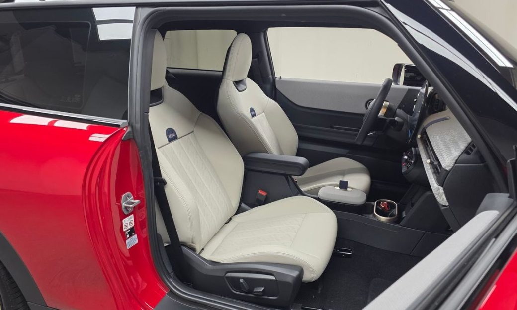 Mini Cooper Favoured, 2025