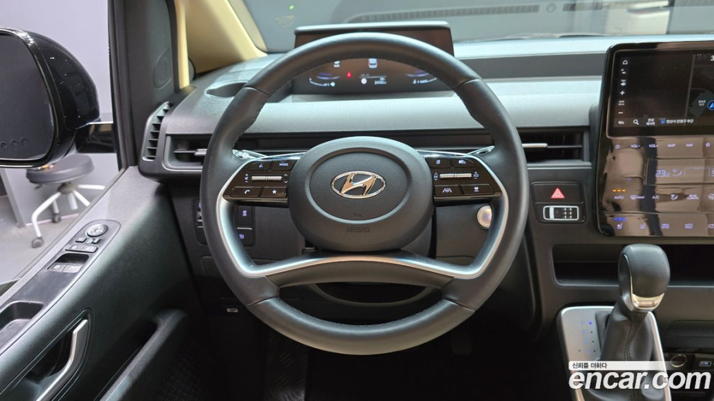 Hyundai Staria Tourer 9-Seater, 2023