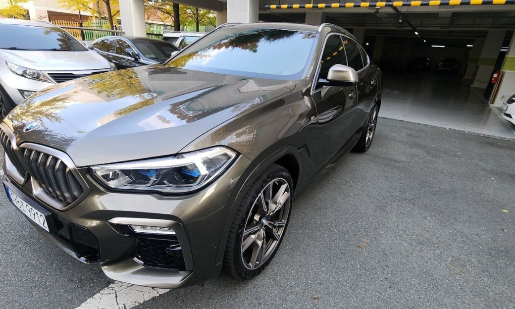 BMW X6 M50i, 2021