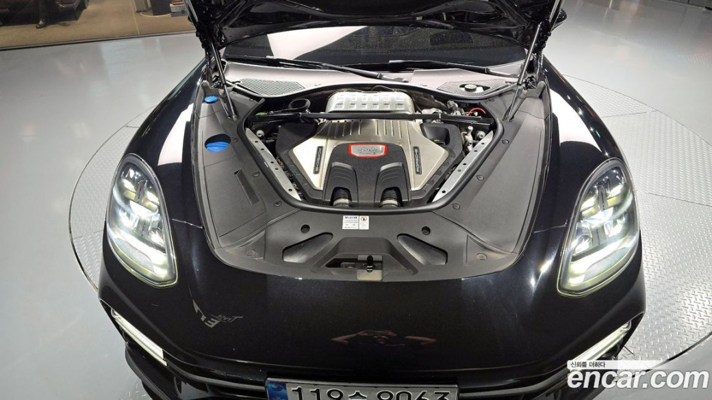 Porsche Panamera 4.0 Turbo S, 2021