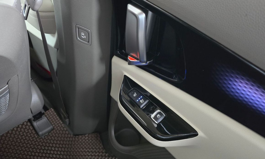 Kia Carnival 9-Seater Signature, 2023
