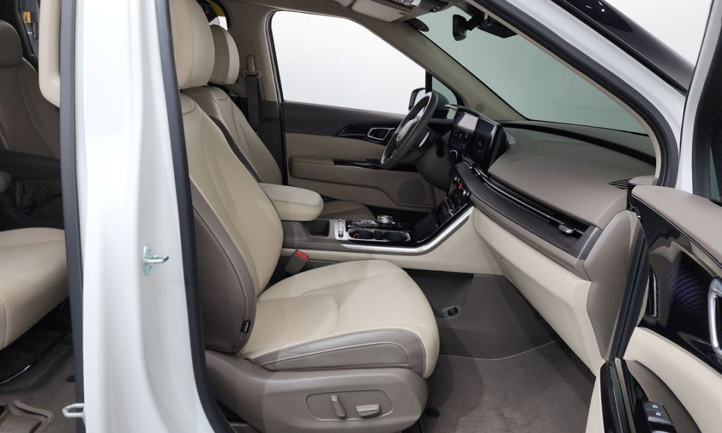 Kia Carnival 9-Seater Signature, 2023