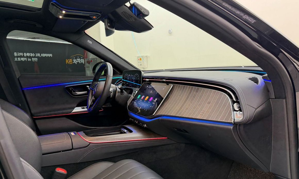 Mercedes-Benz E-Class E300 4MATIC Exclusive, 2024