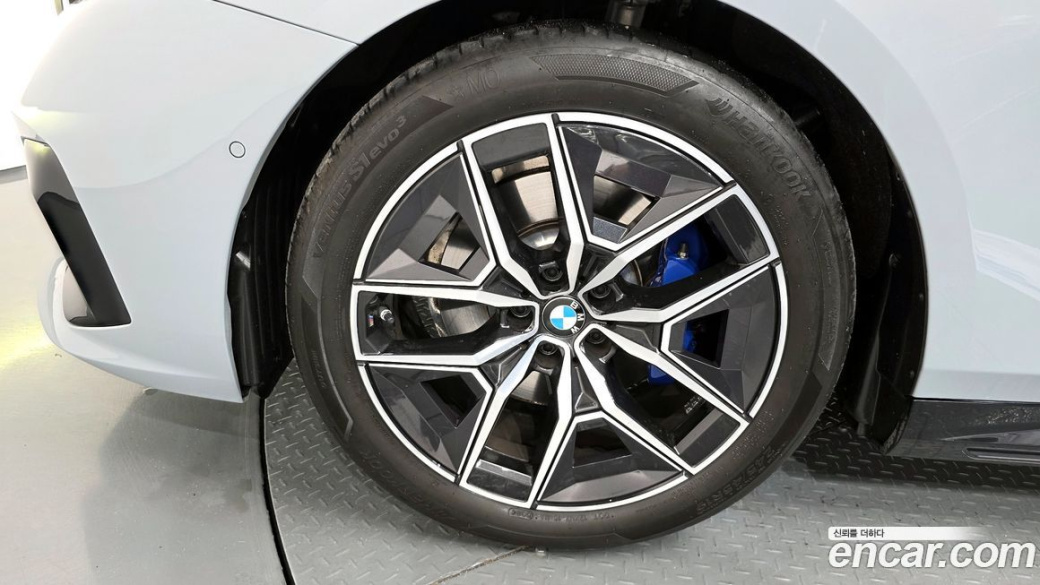 BMW 5-Series 520i M Sport, 2025