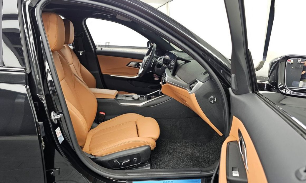 BMW 3-Series 320i, 2024