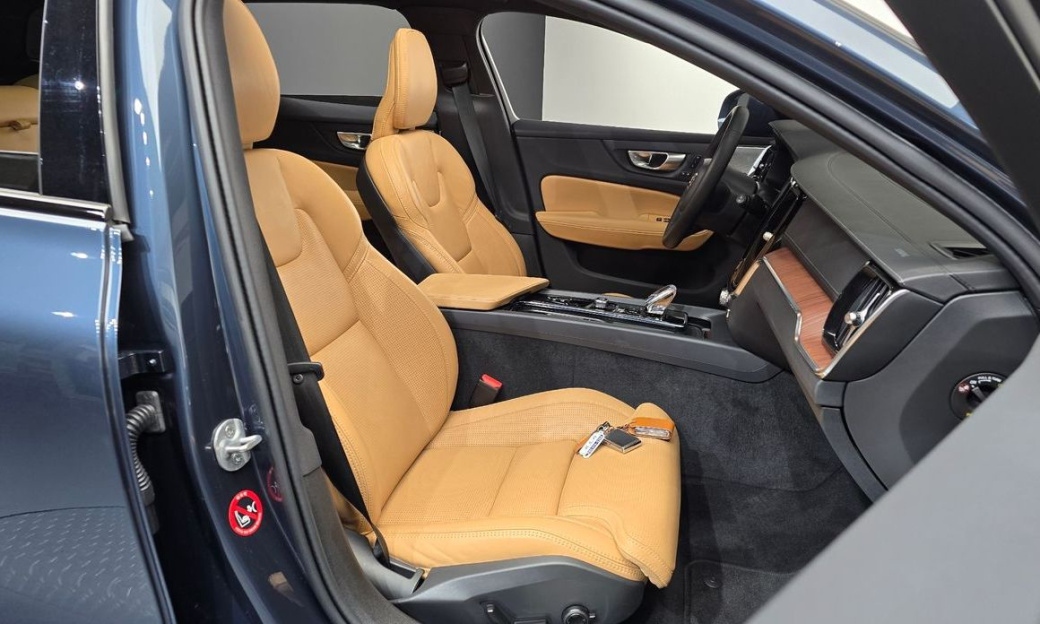 Volvo V60 B5 Ultimate AWD, 2024