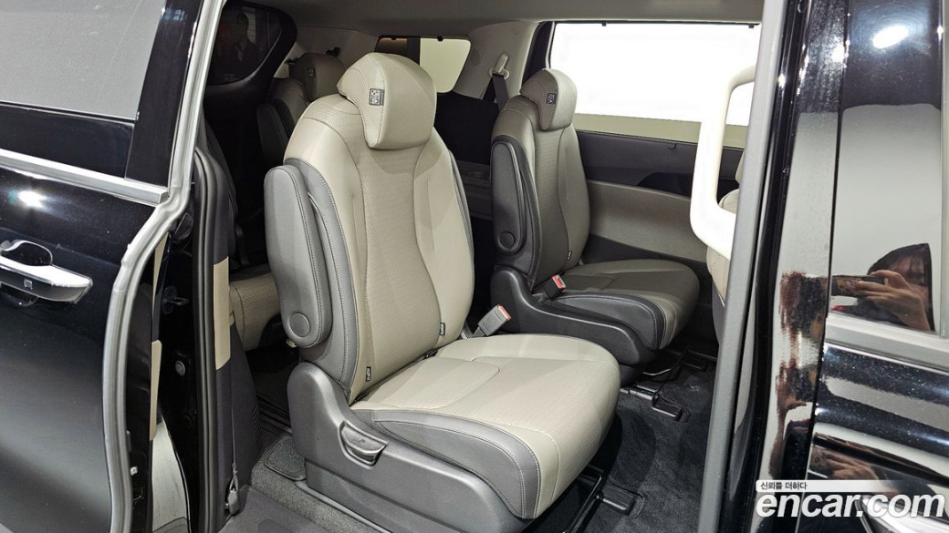 Kia Carnival 9-Seater Signature, 2024