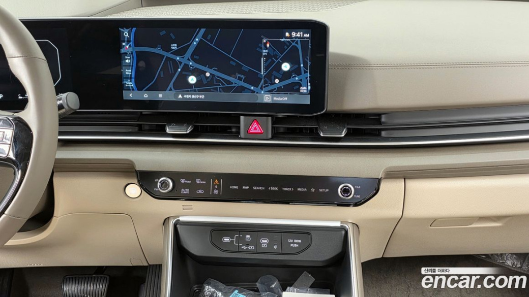 Kia Carnival 7-Seater Outdoor, 2025