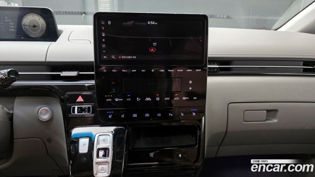 Hyundai Staria 4WD Lounge 7-Seater, 2023