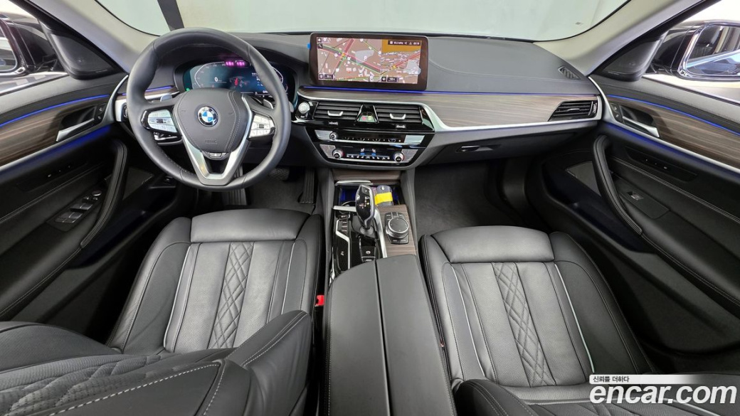 BMW 5-Series 530i Luxury, 2023