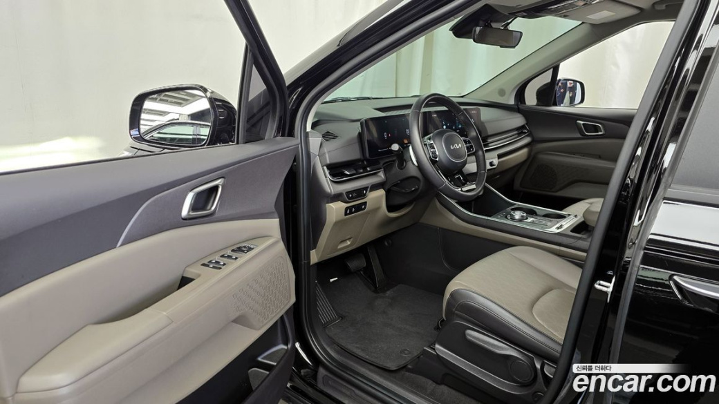 Kia Carnival 9-Seater Prestige, 2024