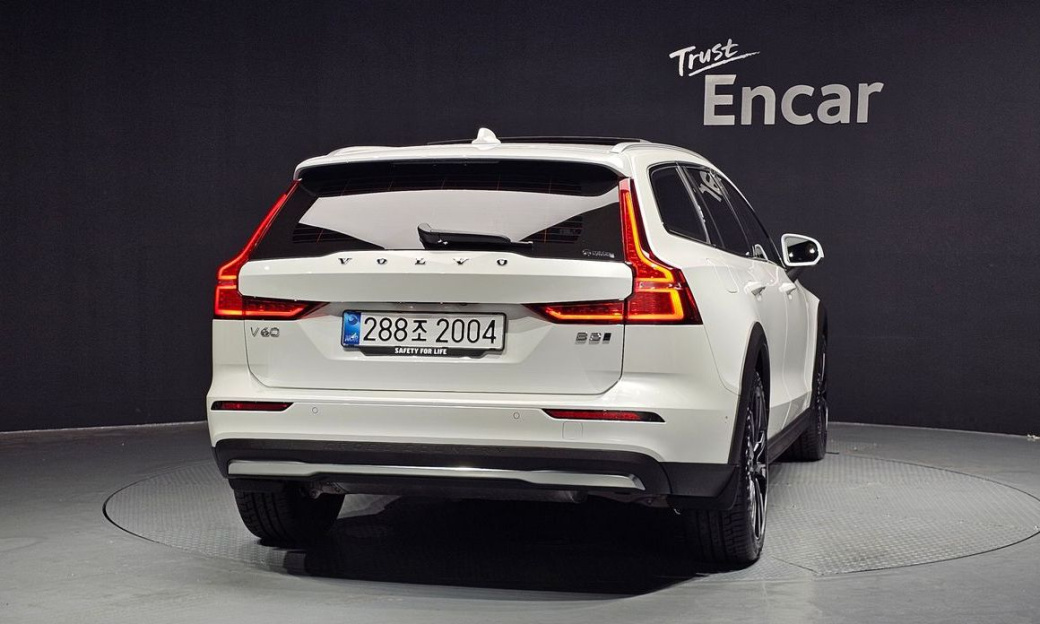 Volvo V60 B5 Ultra AWD, 2025
