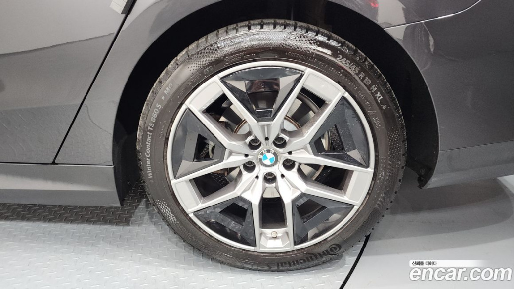 BMW 5-Series 530i xDrive, 2024