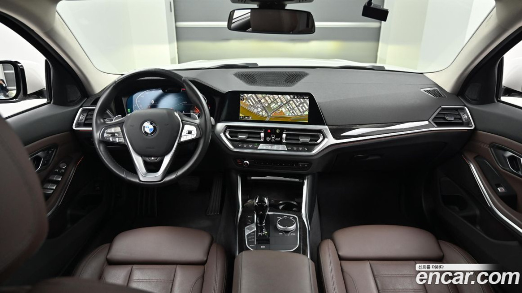 BMW 3-Series 320i Touring Luxury, 2022