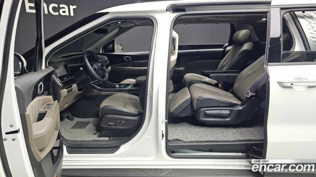 Kia Carnival 7-Seater Signature, 2025
