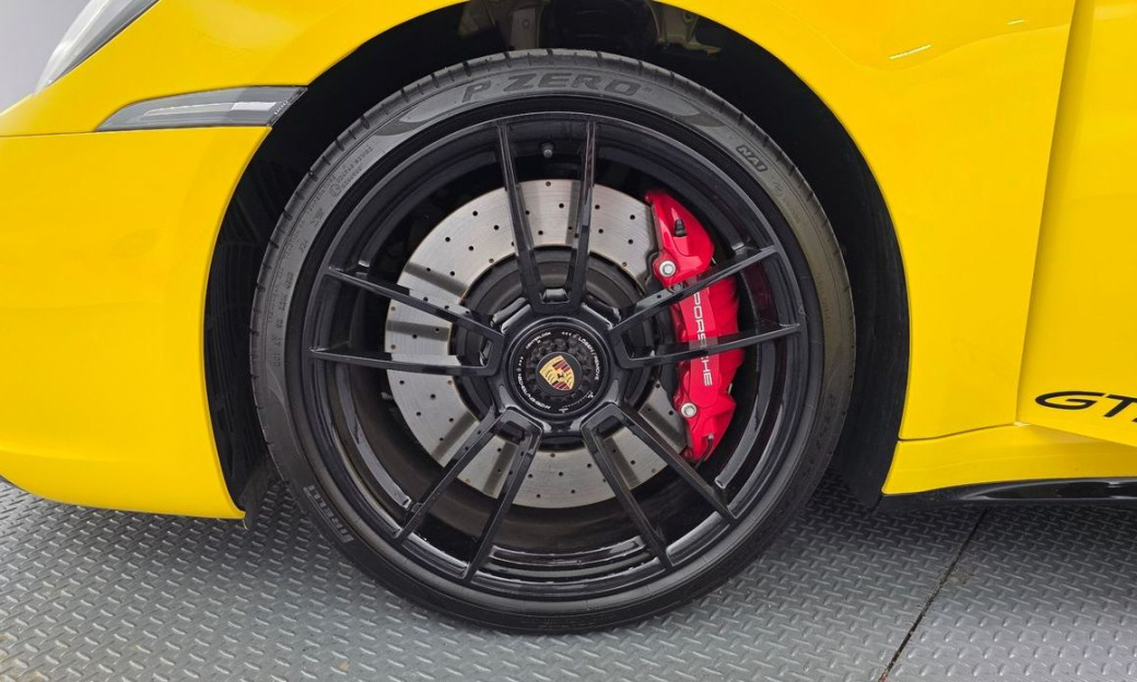 Porsche 911 Carrera 4 GTS Cabriolet, 2024