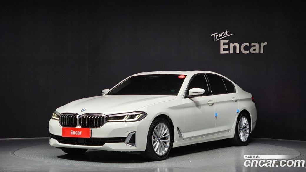 BMW 5-Series 520i Luxury, 2022