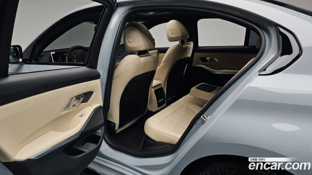 BMW 3-Series 320i M Sport, 2024