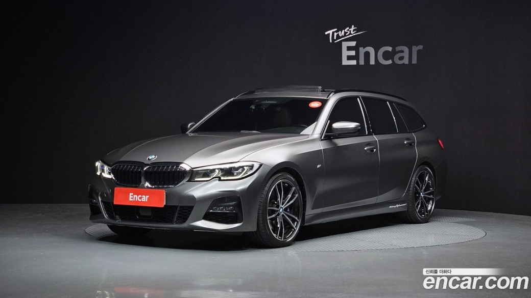 BMW 3-Series 320i Touring M Sports, 2022