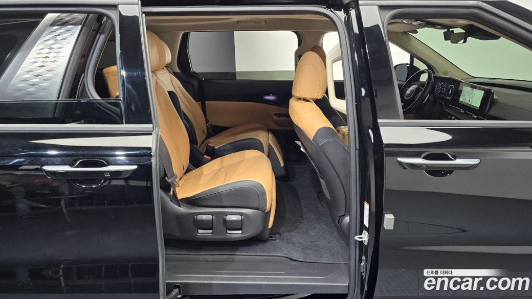 Kia Carnival 7-Seater Signature, 2023