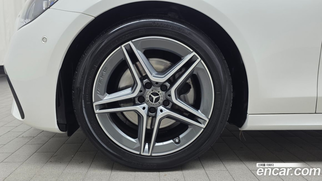 Mercedes-Benz E-Class E250 AMG Line, 2023