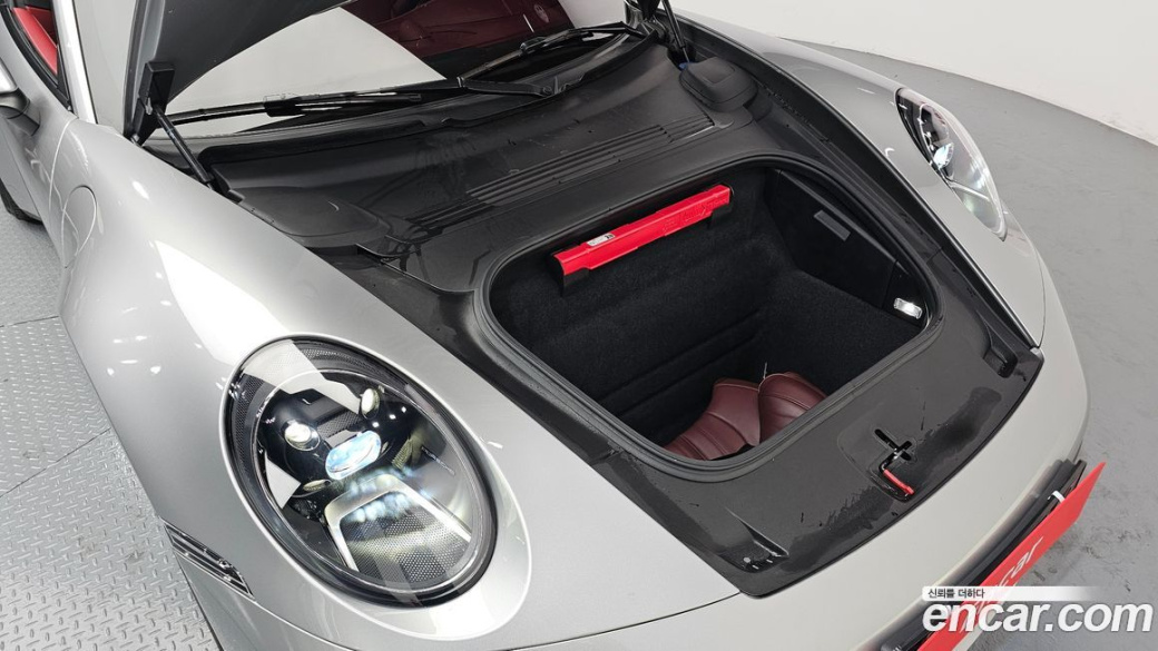 Porsche 911 Carrera, 2024