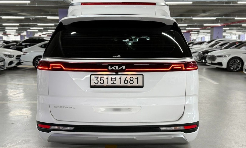 Kia Carnival 9-Seater Hi-Limousine, 2022