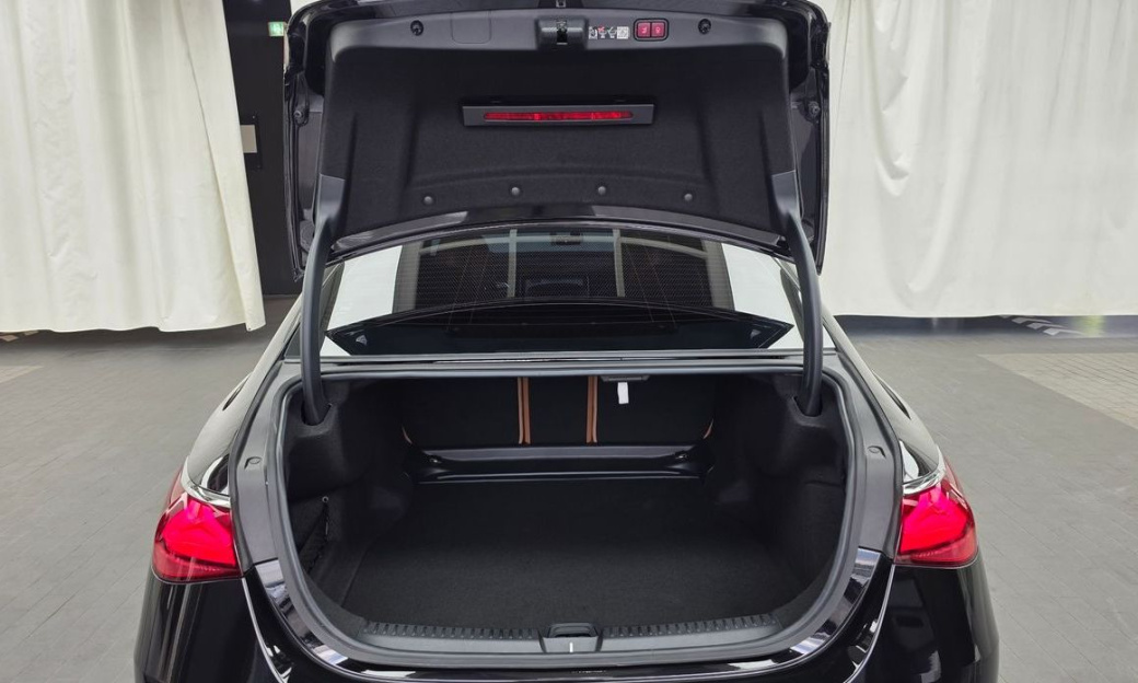 Mercedes-Benz E-Class E200 Avantgarde, 2025