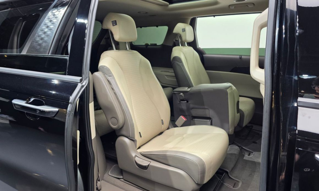 Kia Carnival 11-Seater Signature, 2023