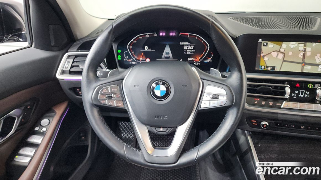 BMW 3-Series 320i Luxury, 2022