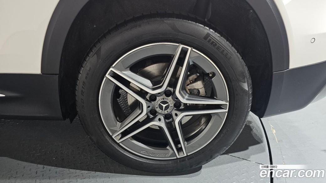 Mercedes-Benz GLB-Class GLB250 4MATIC, 2025