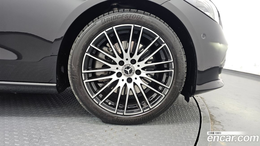 Mercedes-Benz C-Class C300 4MATIC Avantgarde, 2024