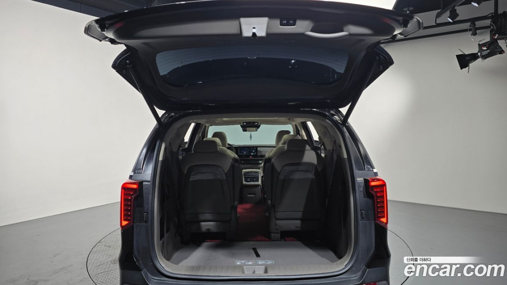 Kia Carnival 9-Seater Signature, 2024