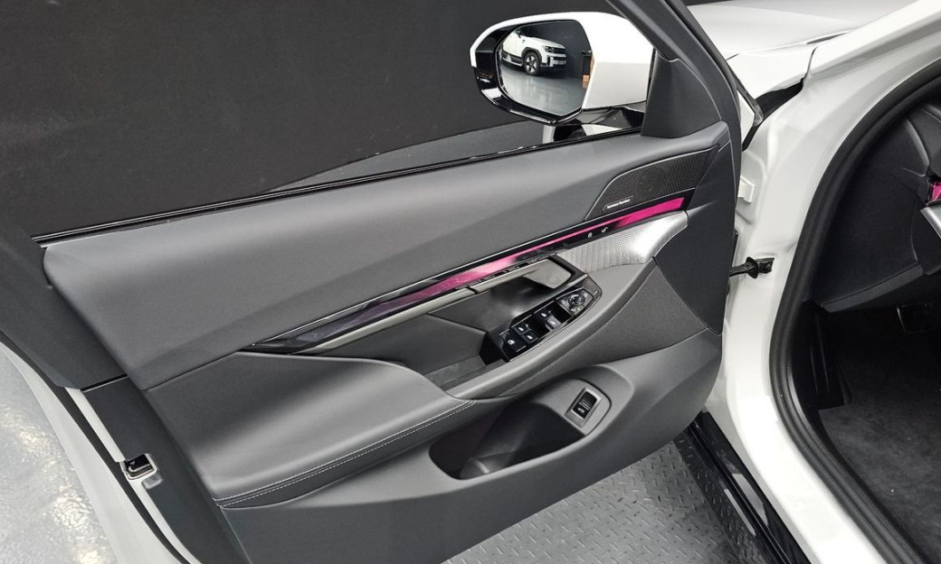 BMW 5-Series 520i M Sport, 2025