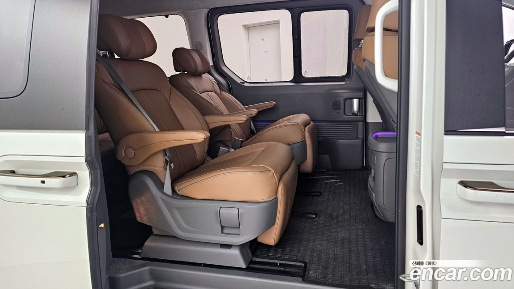 Hyundai Staria 4WD Lounge 7-Seater, 2024