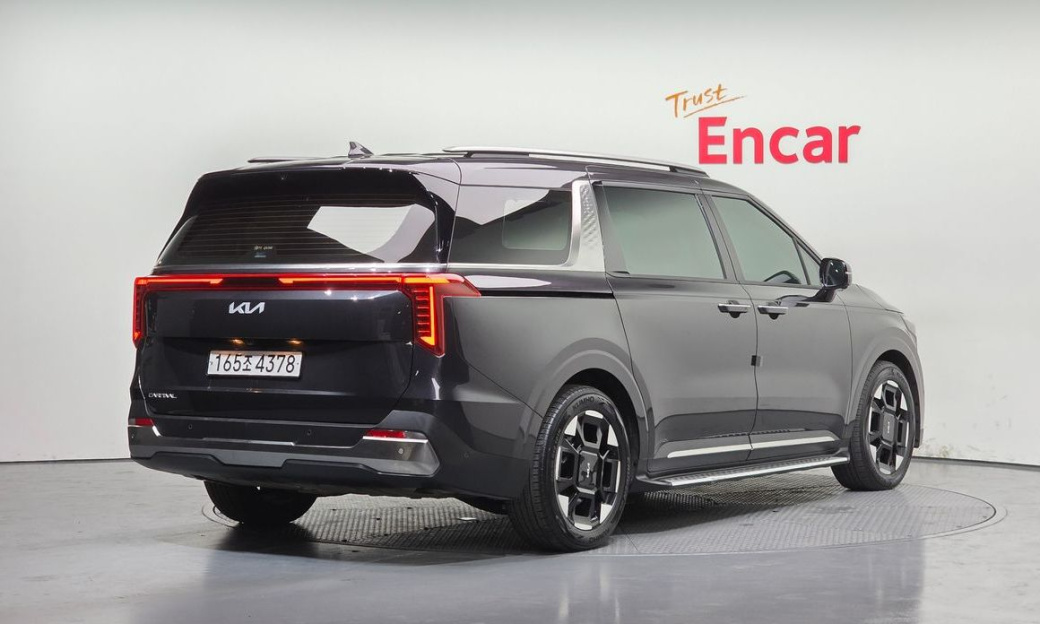 Kia Carnival 7-Seater Signature, 2024
