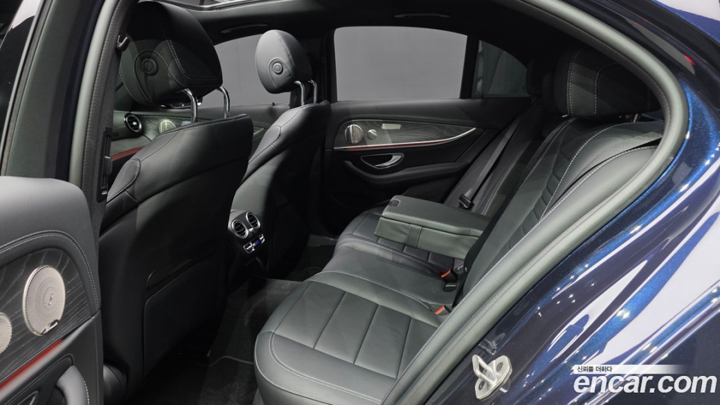 Mercedes-Benz E-Class E350 4MATIC AMG Line, 2023