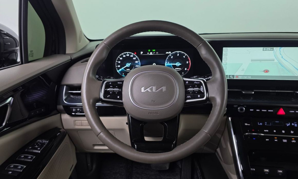 Kia Carnival 7-Seater Hi-Limousine, 2022
