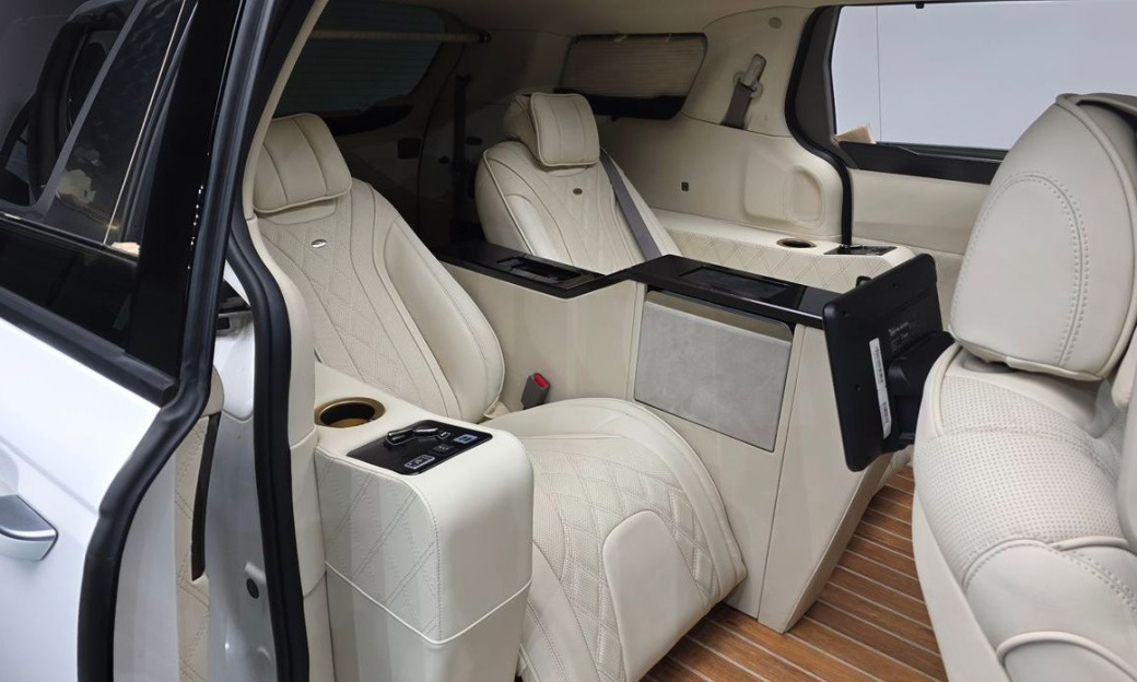 Kia Carnival 9-Seater Signature, 2022