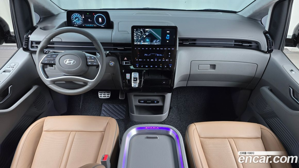 Hyundai Staria Lounge 9-Seater, 2025