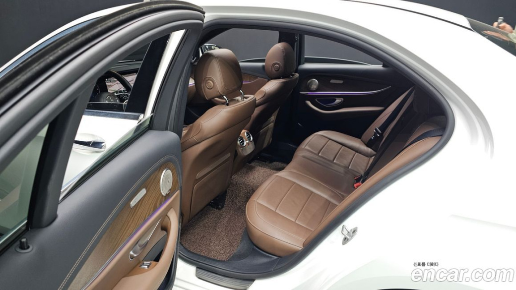 Mercedes-Benz E-Class E220d 4MATIC Exclusive, 2021