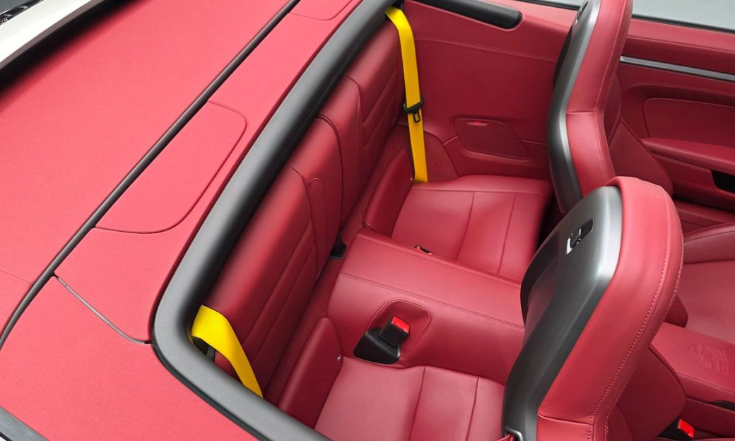 Porsche 911 Carrera Cabriolet, 2024