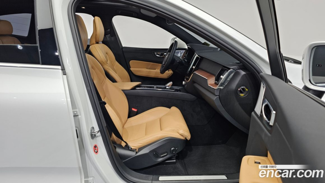 Volvo XC60 B5 Ultra Bright, 2025