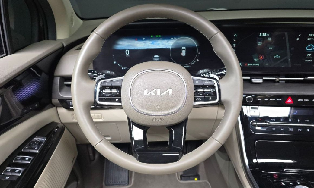 Kia Carnival 9-Seater Signature, 2023