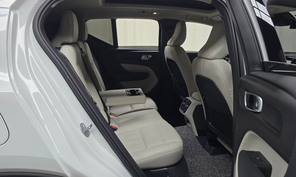 Volvo XC40 B4 Ultra Bright, 2025