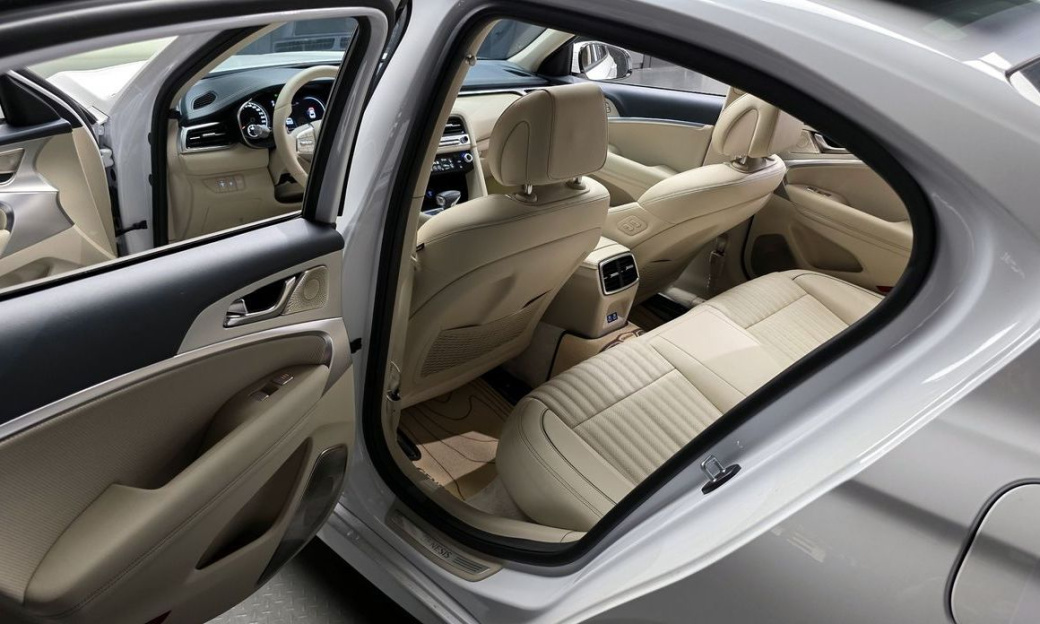 Genesis G70 Gasoline 2.5T 4WD, 2025