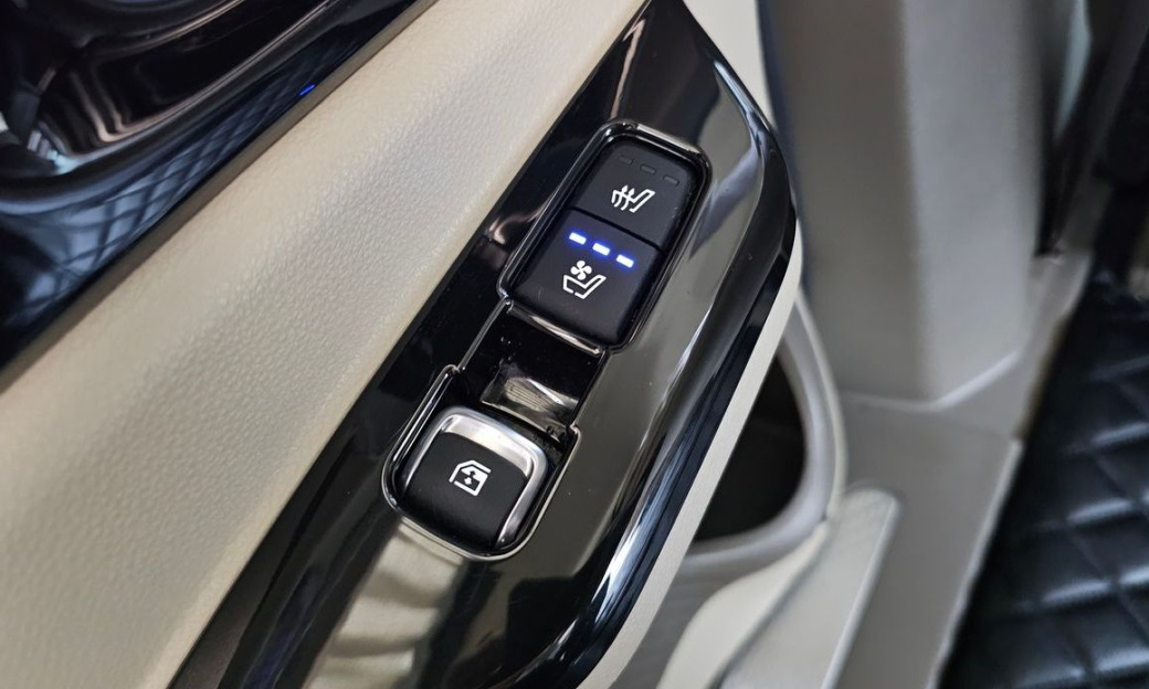 Kia Carnival 7-Seater Hi-Limousine, 2022