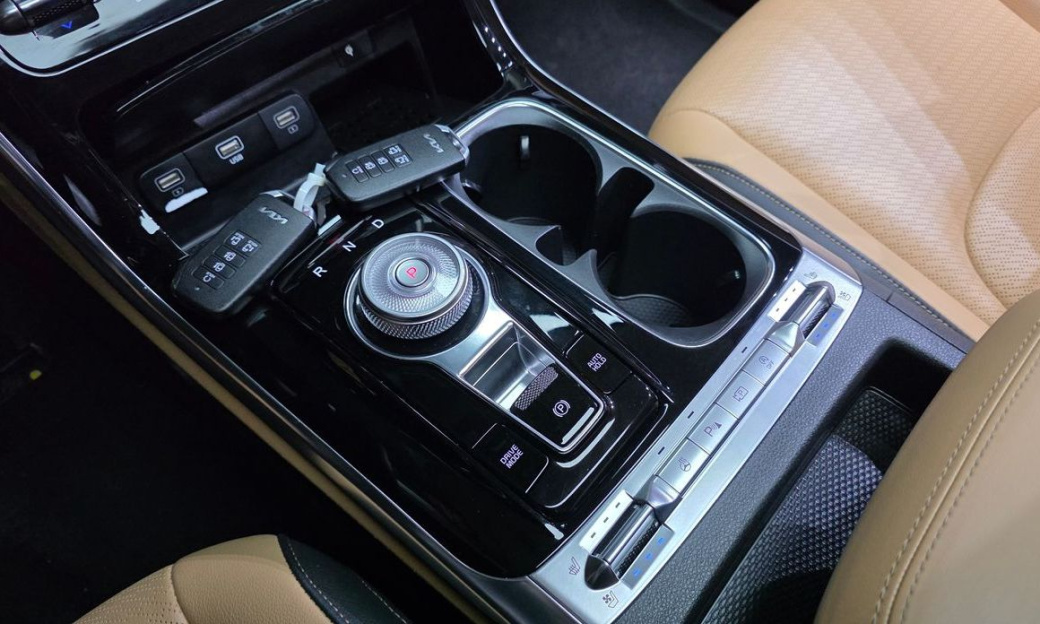 Kia Carnival 11-Seater Signature, 2023